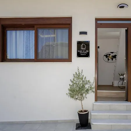 Pap's Lab Apartment