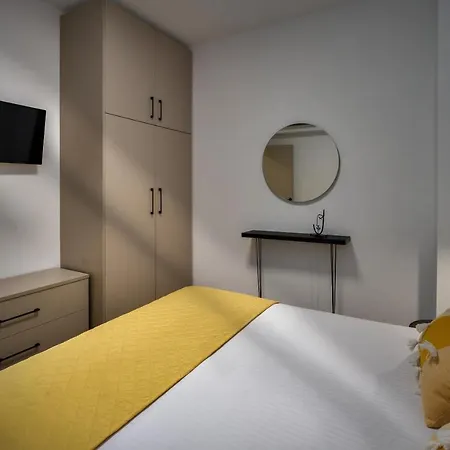 Pap's Lab Apartment *